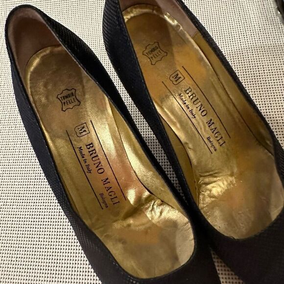 Bruno Magli Italy Vintage‎ Black Textured Leather Low Heel Pumps all leather 7B - Picture 9 of 10